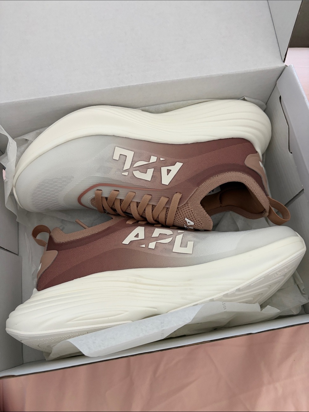NWT! APL Women's Podium Sneakers Ivory/Latte Ombre size 7 w/box